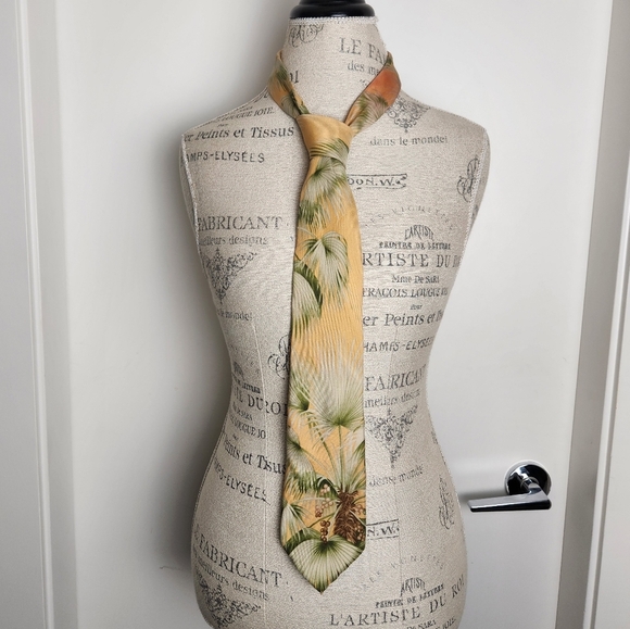 Tommy Bahama Tropical Silk Tie - Picture 1 of 7